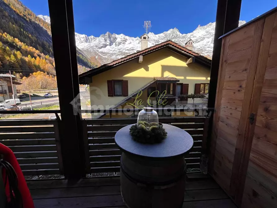 Immagine 17 di Trilocale in vendita  a Courmayeur