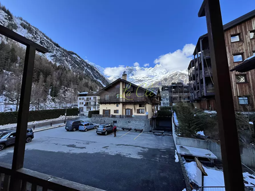 Immagine 11 di Trilocale in vendita  in Strada Larzey - Entrèves 28 a Courmayeur