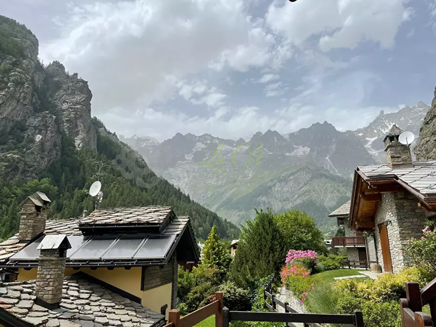 Immagine 30 di Trilocale in affitto  in Via Col Ferret 6 a Courmayeur