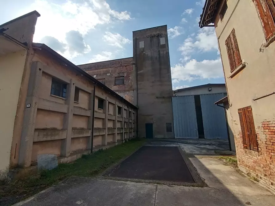 Immagine 17 di Attività artigianale in vendita  a Novellara