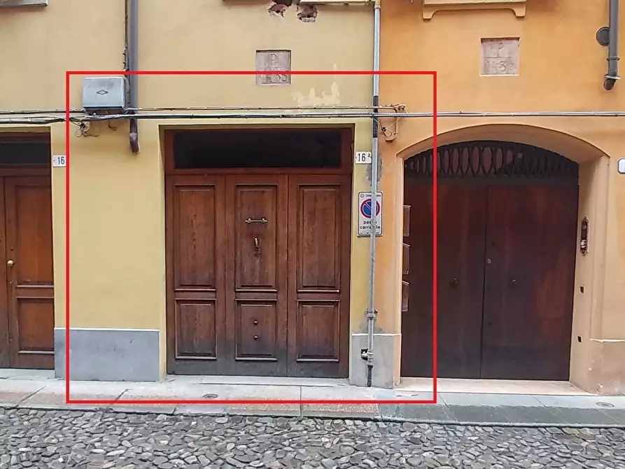 Immagine 1 di Garage in vendita  in Via Santissima Trinità 14 a Modena