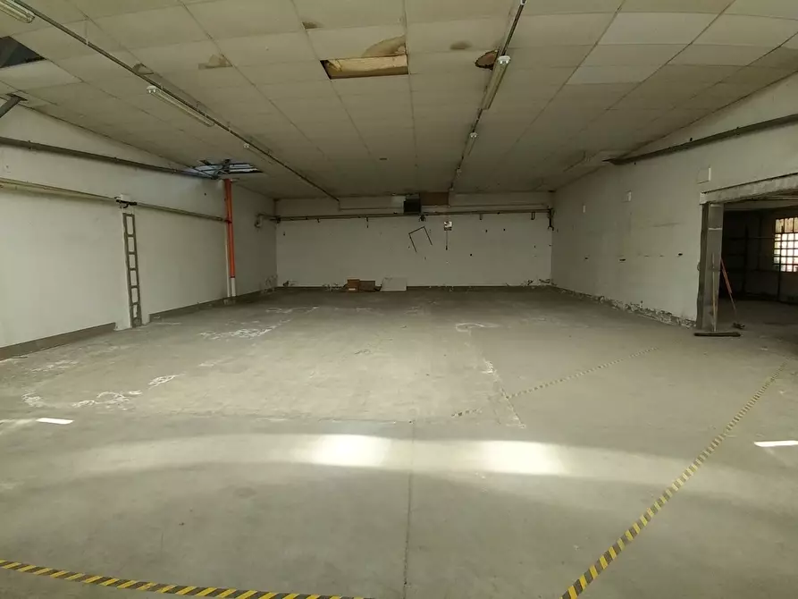Immagine 5 di Attività artigianale in vendita  in Via del Murazzo 96a a Modena