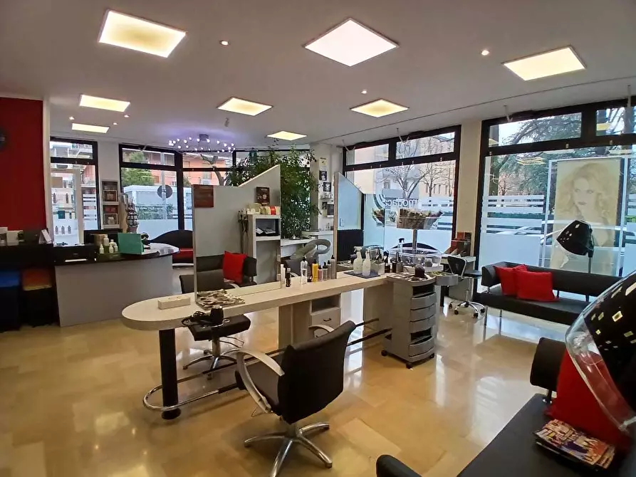 Immagine 6 di Locale commerciale in vendita  in Via della Pace 486 a Vignola