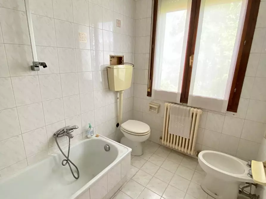 Immagine 16 di Trilocale in affitto  in via incao a Rovigo