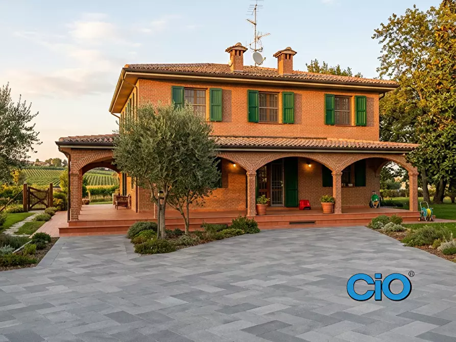 Immagine 2 di Villa in vendita  a Pieve Di Cento