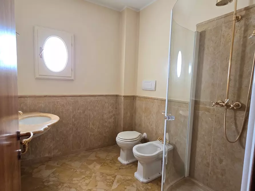 Immagine 13 di Quadrilocale in vendita  a Brescia