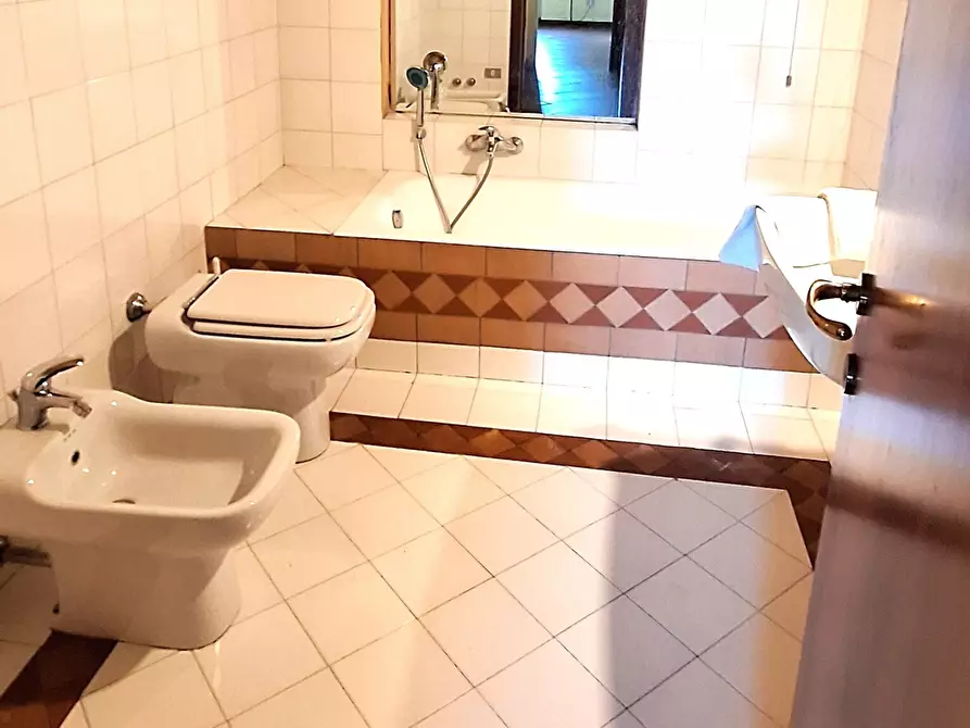 Immagine 9 di Quadrilocale in vendita  a Brescia