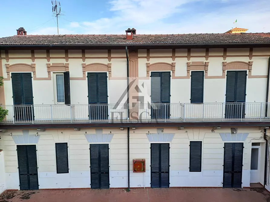 Immagine 21 di Palazzo in vendita  in via carrara 23 a Viareggio