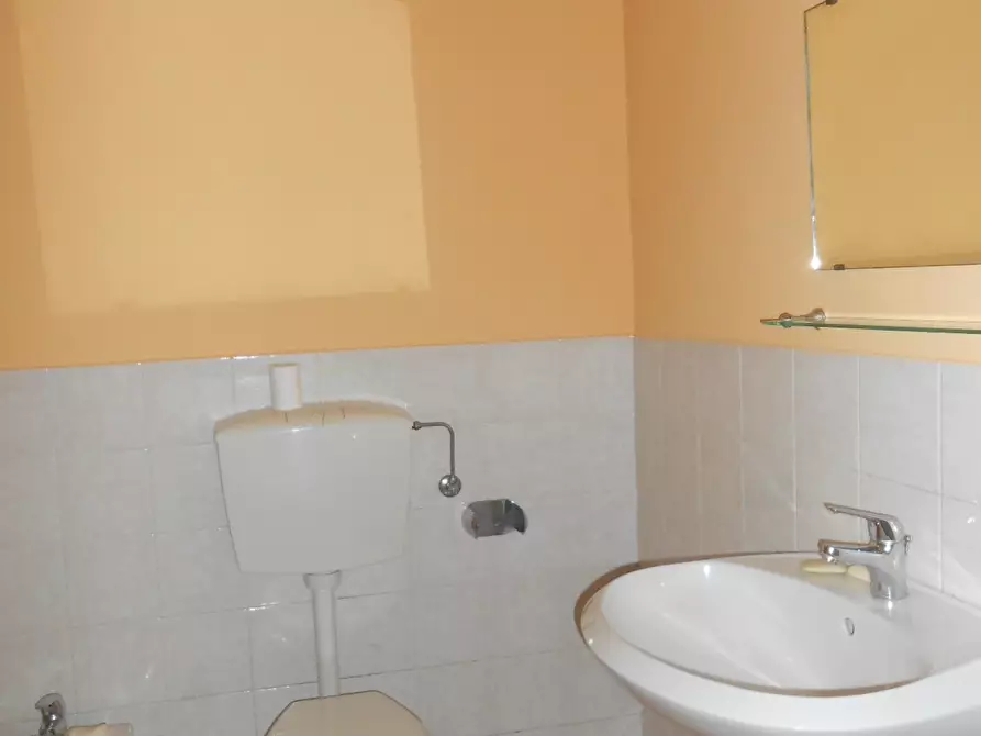 Immagine 14 di Villa in vendita  in Viale Guglielmo Marconi a Lucca