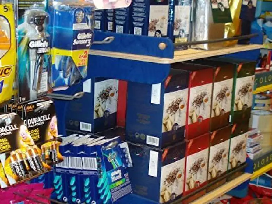 Immagine 7 di Attività commerciale in vendita  in Via Fillungo a Lucca