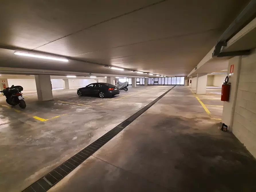 Immagine 8 di Ufficio in affitto  in Via per Corte Ceccotti a Lucca