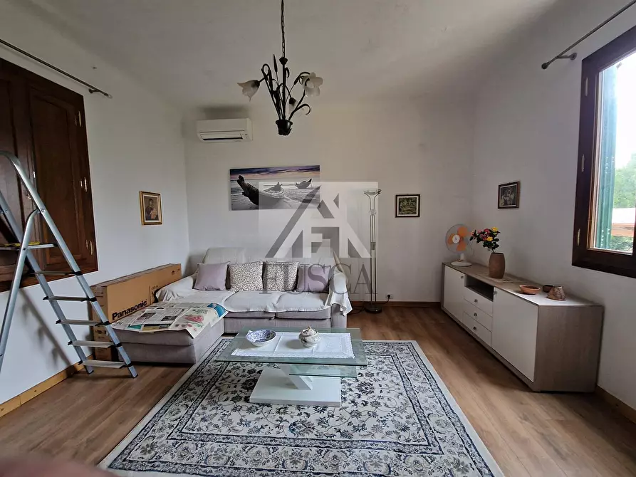 Immagine 7 di Casa indipendente in vendita  a Lucca