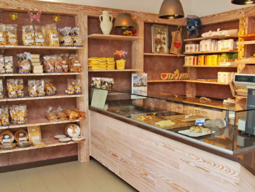 Immagine 10 di Attività commerciale in vendita  in Viale G. Puccini 82 a Lucca