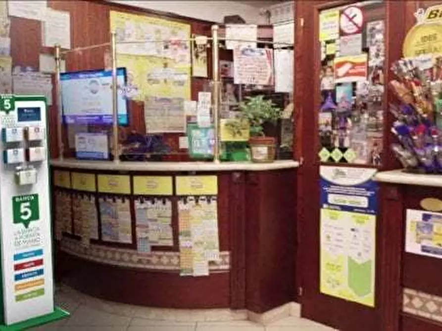 Immagine 5 di Tabaccheria in vendita  in Piazza dei Servi a Lucca