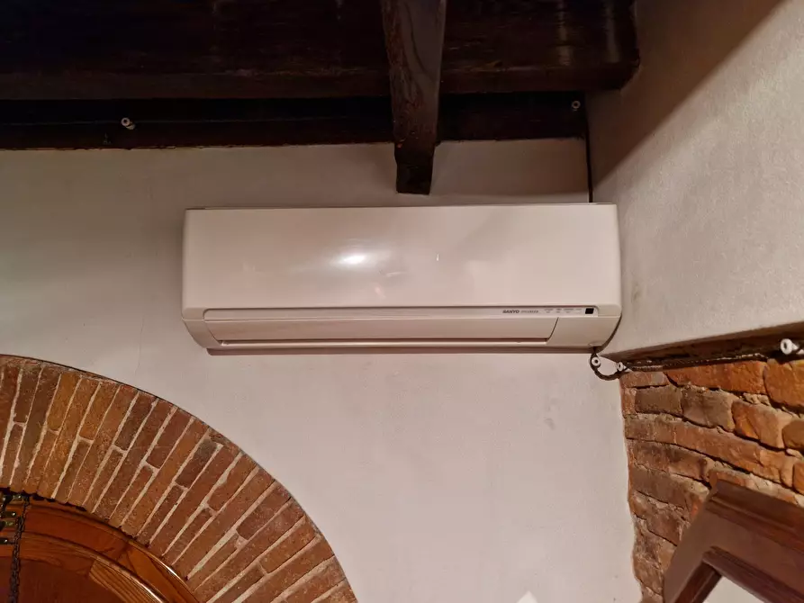 Immagine 19 di Pentalocale in vendita  in piazza san pietro somali a Lucca