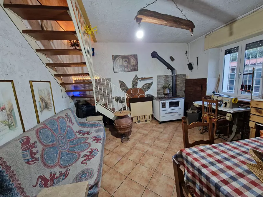 Immagine 12 di Pentalocale in vendita  in Via Fregionaia a Lucca