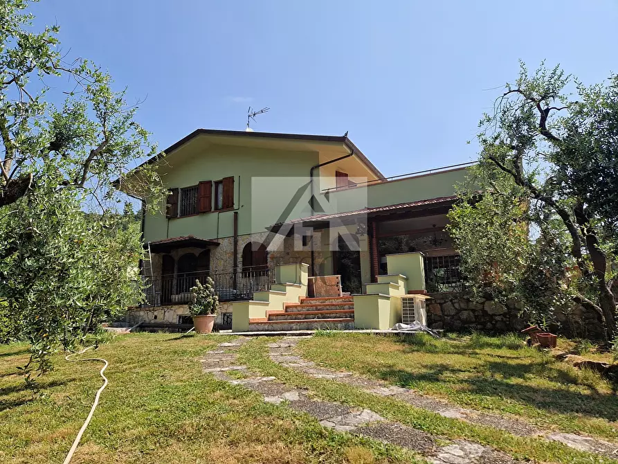 Immagine 1 di Villa in vendita  in via vecchia i a Lucca