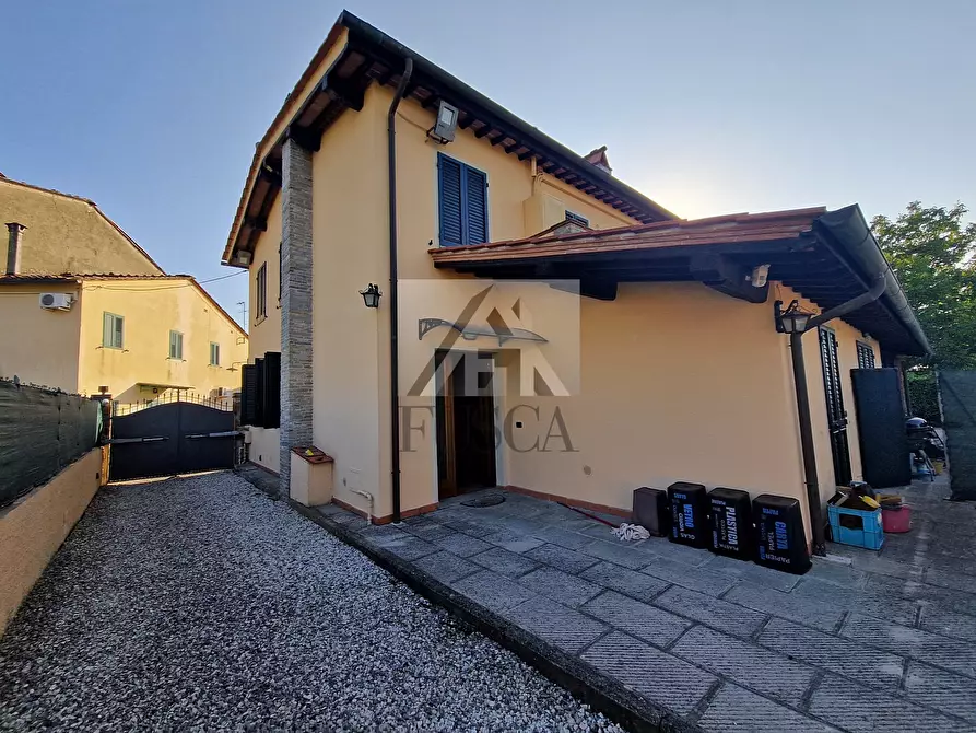 Immagine 5 di Casa bifamiliare in vendita  in Via della Santissima Annunziata a Lucca