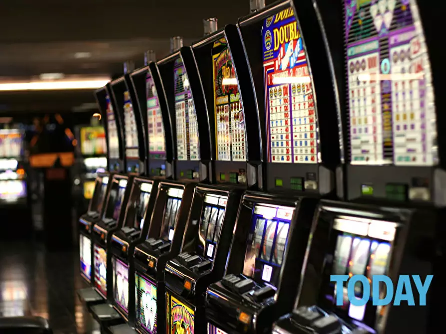 Immagine 10 di Tabaccheria in vendita  in Strada Provinciale Romana a Lucca