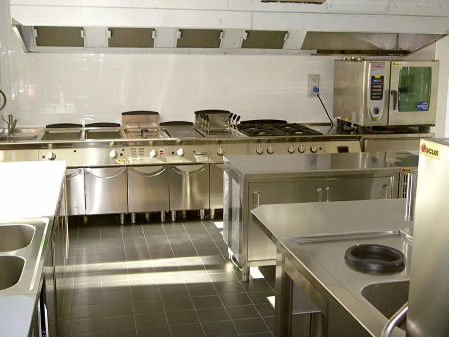 Immagine 10 di Bar / Ristorante in vendita  in viale europa a Lucca