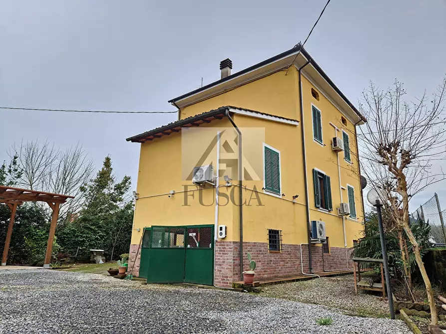 Immagine 1 di Casa indipendente in vendita  a Lucca