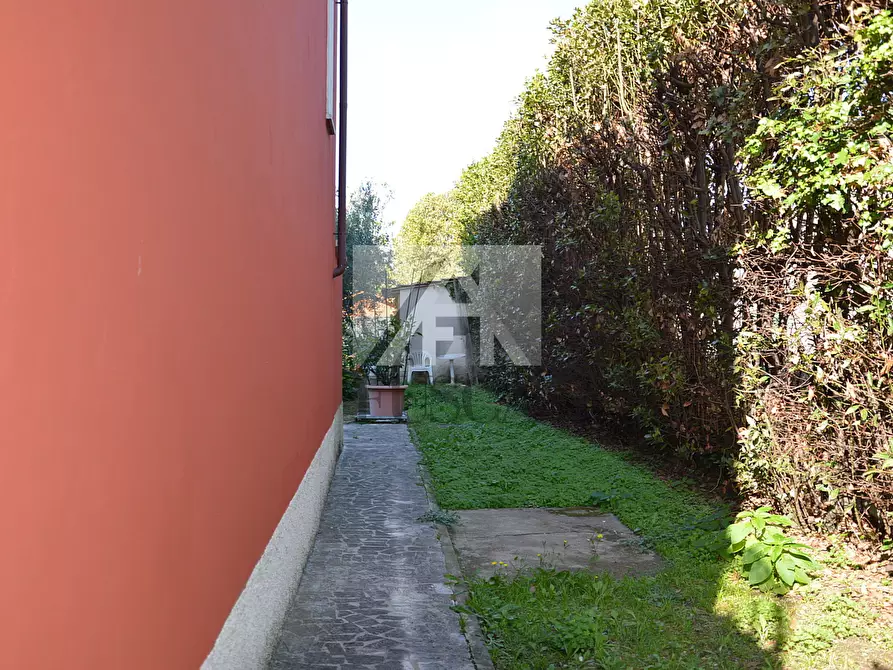 Immagine 27 di Villa in vendita  in Via Montebonelli a Lucca