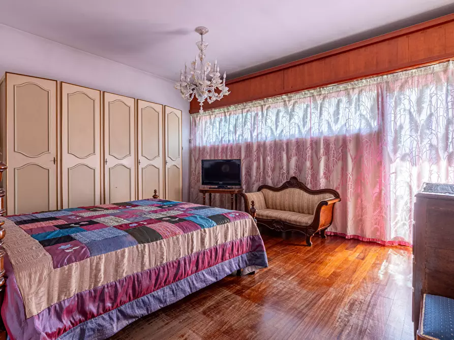 Immagine 9 di Villa in vendita  in Via dei Pellegrini a Lucca