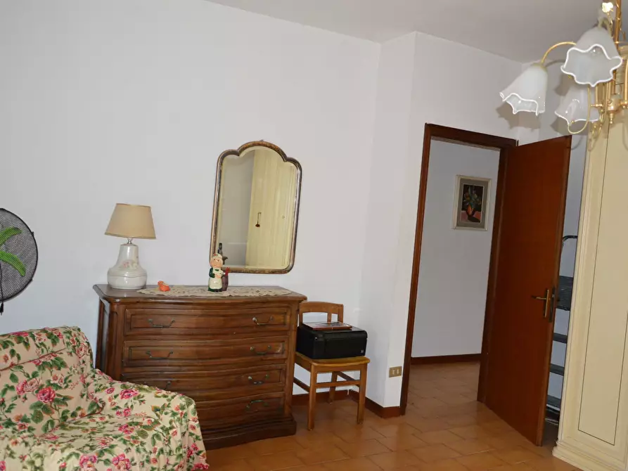 Immagine 20 di Pentalocale in vendita  in Via Giacomo Matteotti 405 a Lucca