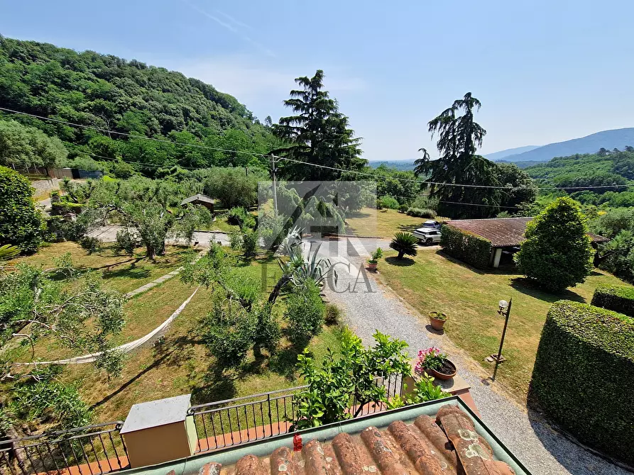 Immagine 15 di Villa in vendita  in via vecchia i a Lucca