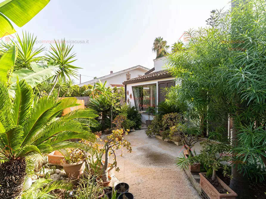 Immagine 19 di Villa in vendita  a Siracusa