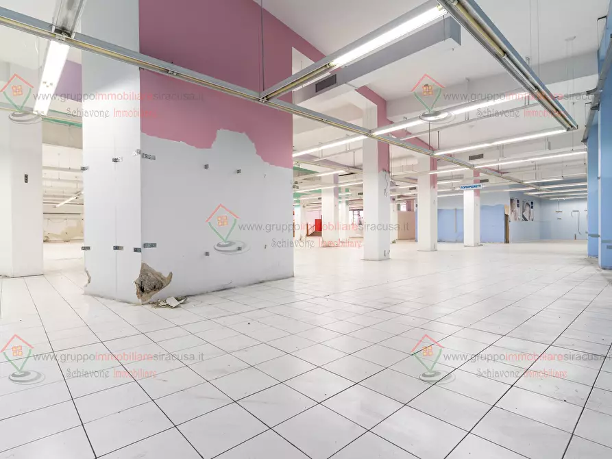 Immagine 18 di Locale commerciale in affitto  a Siracusa