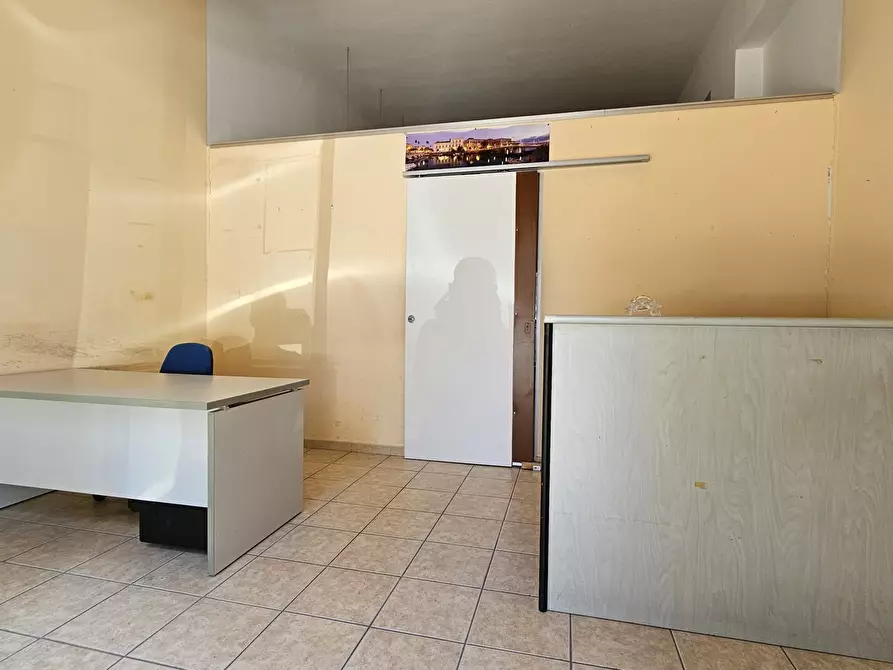 Immagine 21 di Locale commerciale in vendita  a Siracusa