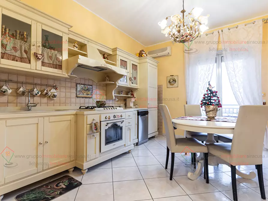 Immagine 10 di Pentalocale in vendita  a Siracusa