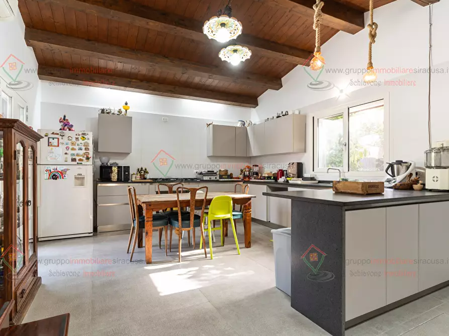 Immagine 48 di Villa in vendita  a Siracusa