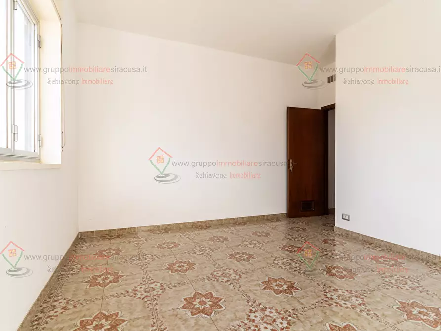 Immagine 11 di Pentalocale in vendita  a Floridia