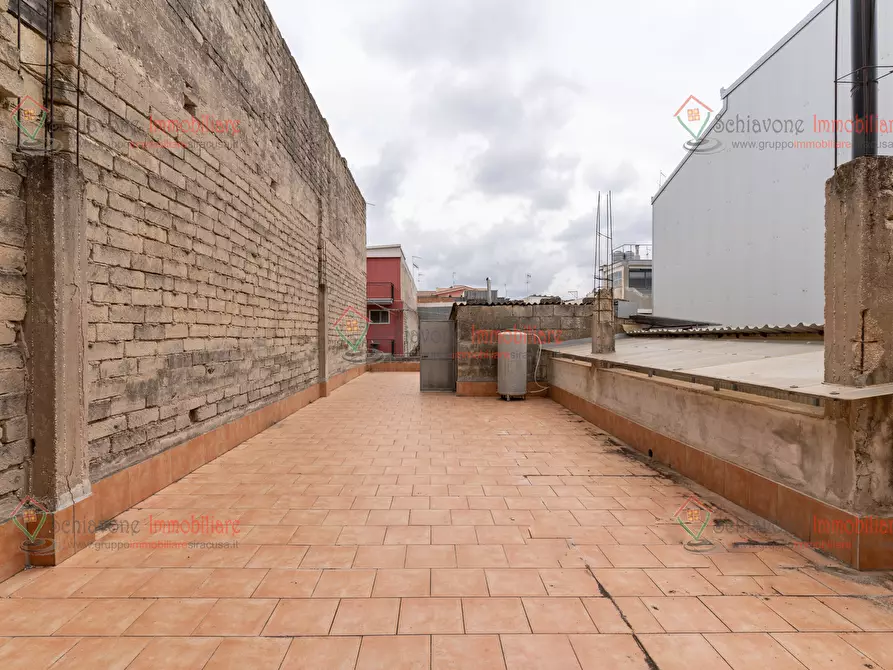 Immagine 9 di Locale commerciale in vendita  a Floridia