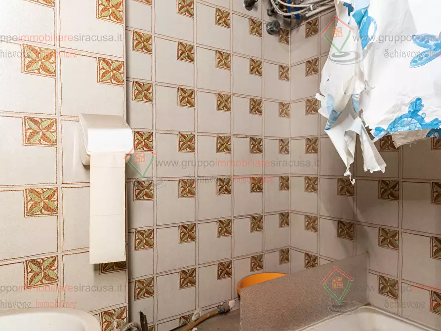 Immagine 8 di Locale commerciale in vendita  a Siracusa