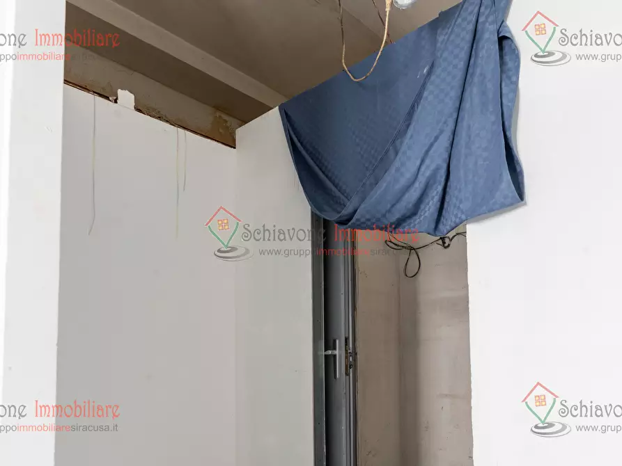 Immagine 9 di Locale commerciale in vendita  a Siracusa