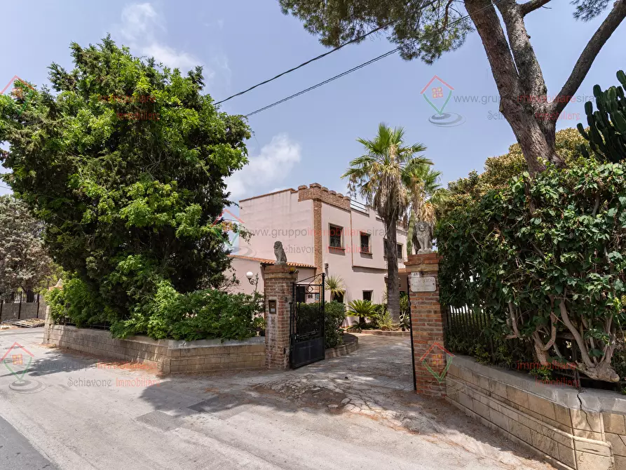 Immagine 46 di Villa in vendita  a Siracusa