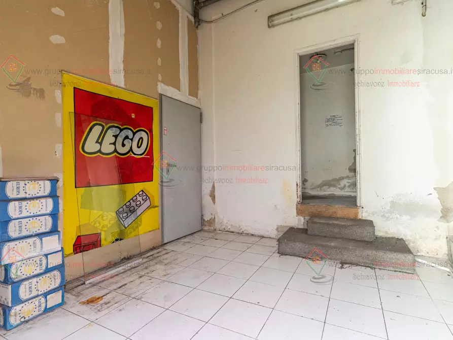 Immagine 30 di Locale commerciale in affitto  a Siracusa