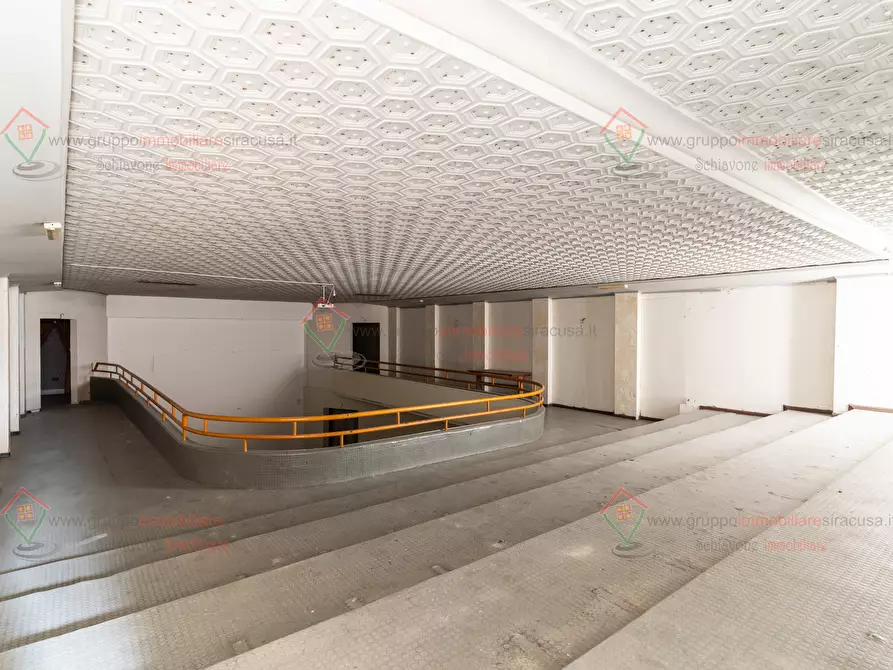 Immagine 14 di Locale commerciale in vendita  a Siracusa