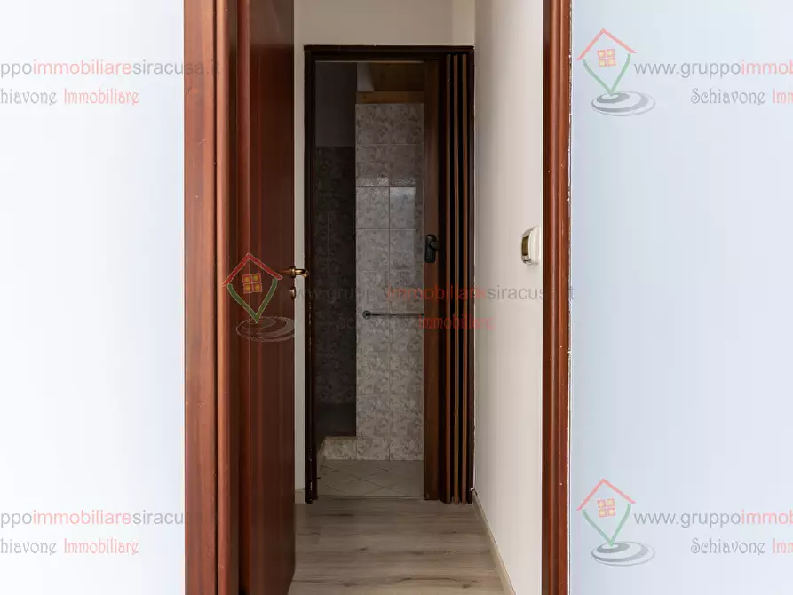 Immagine 6 di Locale commerciale in vendita  a Siracusa