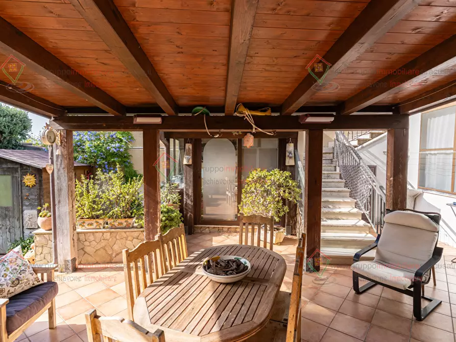 Immagine 11 di Villa in vendita  a Siracusa