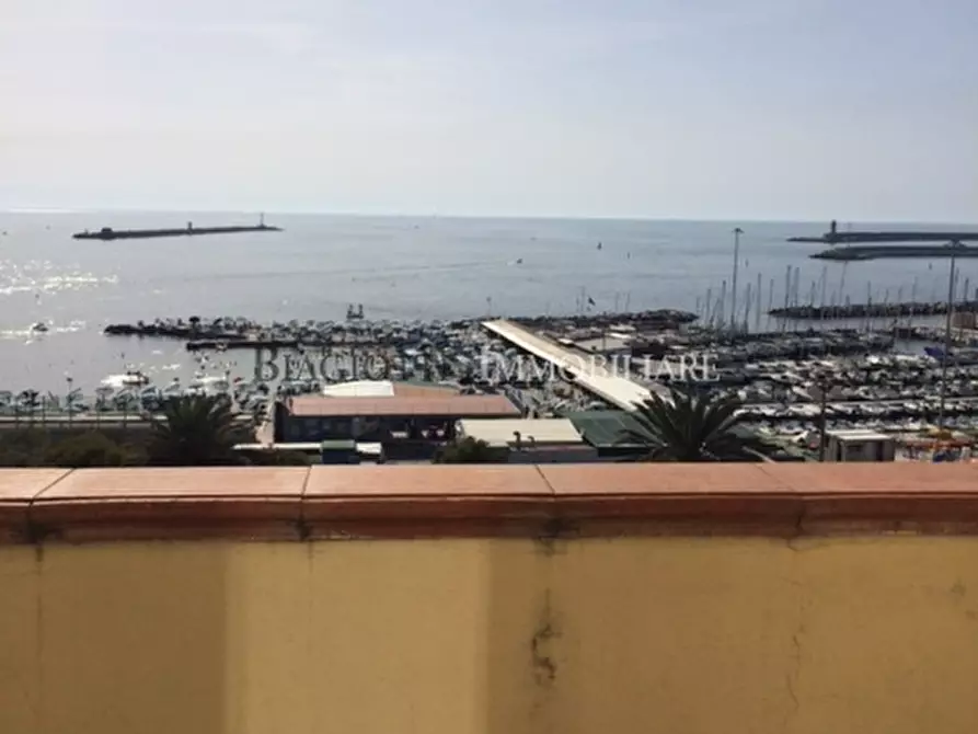 Immagine 1 di Pentalocale in affitto  a Livorno