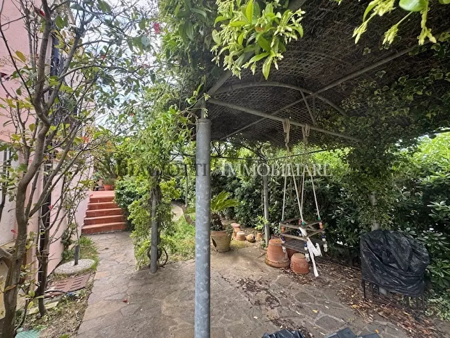 Immagine 59 di Villa in vendita  a Livorno