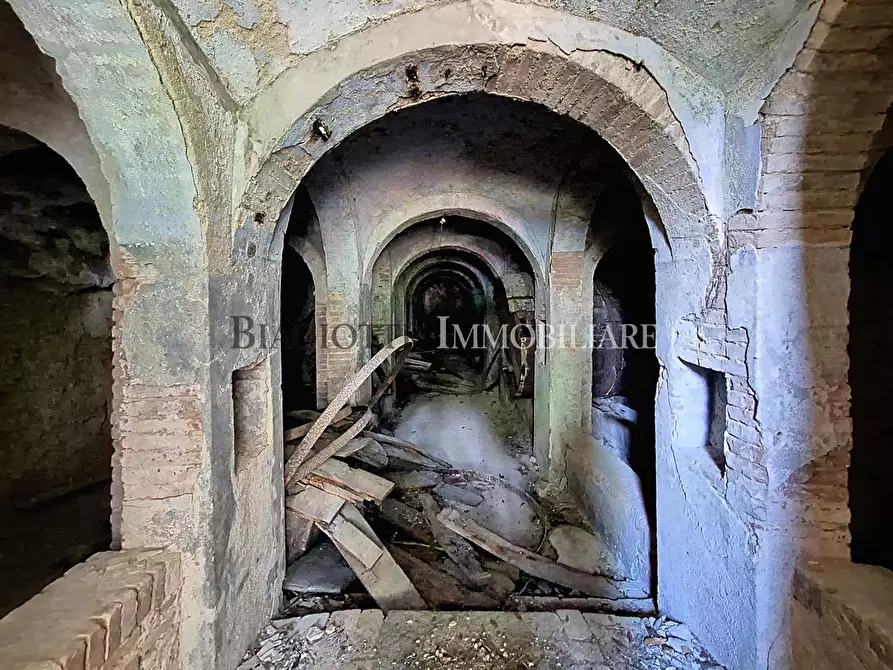 Immagine 26 di Rustico / casale in vendita  a Livorno