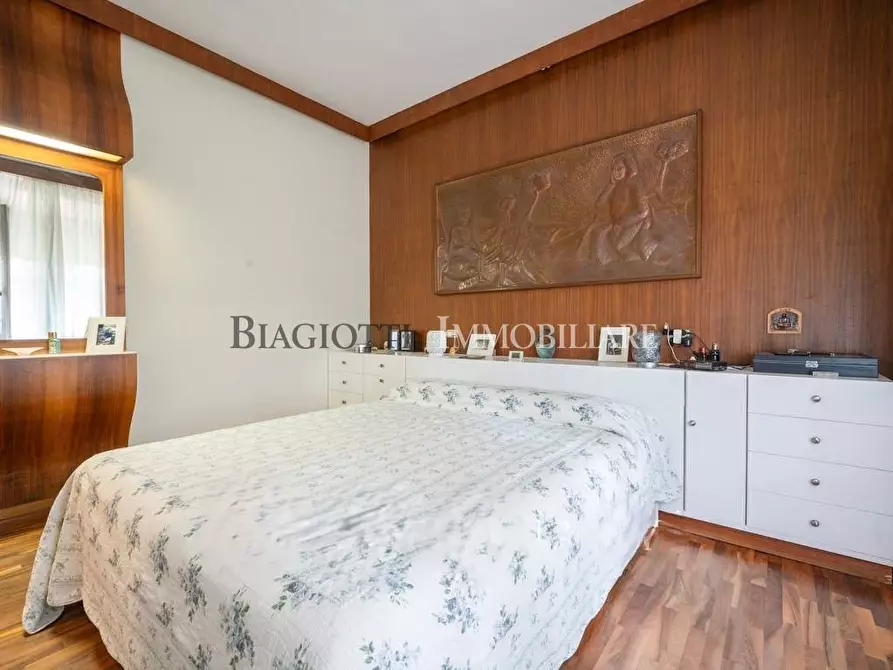 Immagine 13 di Villa in vendita  a Livorno