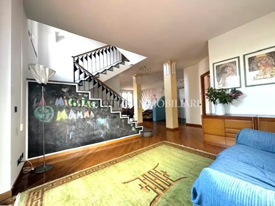 Immagine 13 di Villa in vendita  a Livorno