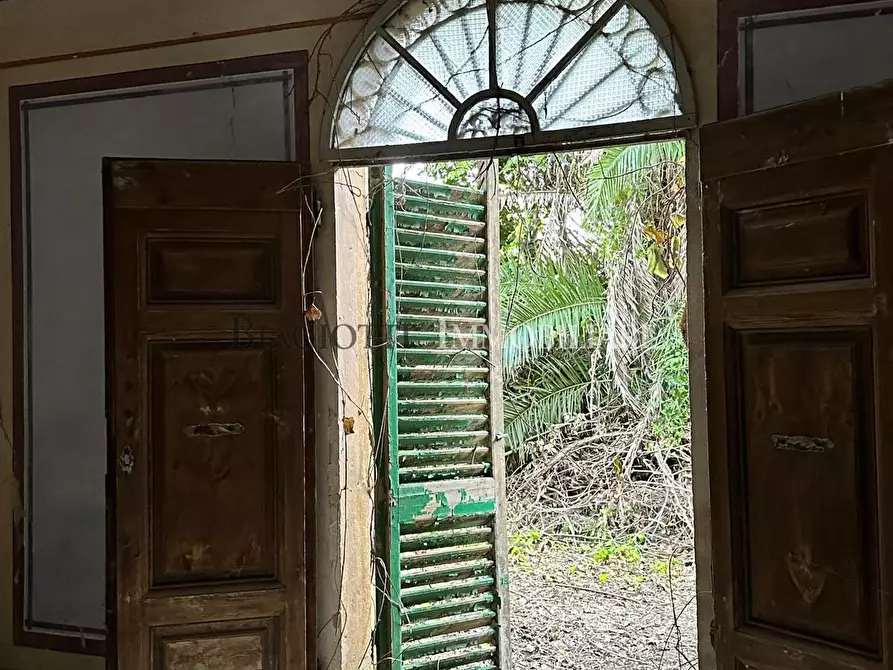 Immagine 39 di Rustico / casale in vendita  a Livorno