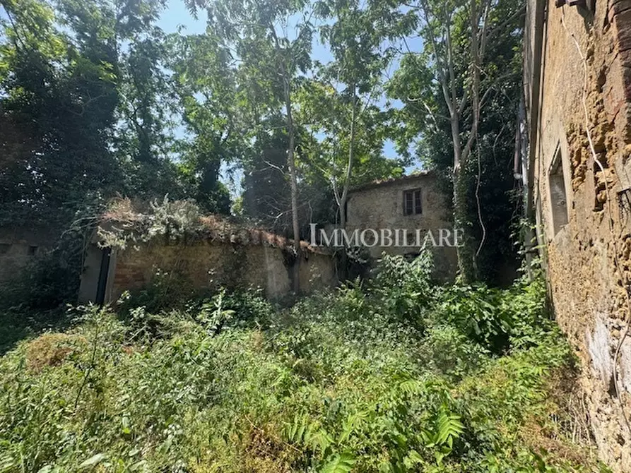 Immagine 9 di Rustico / casale in vendita  a Livorno